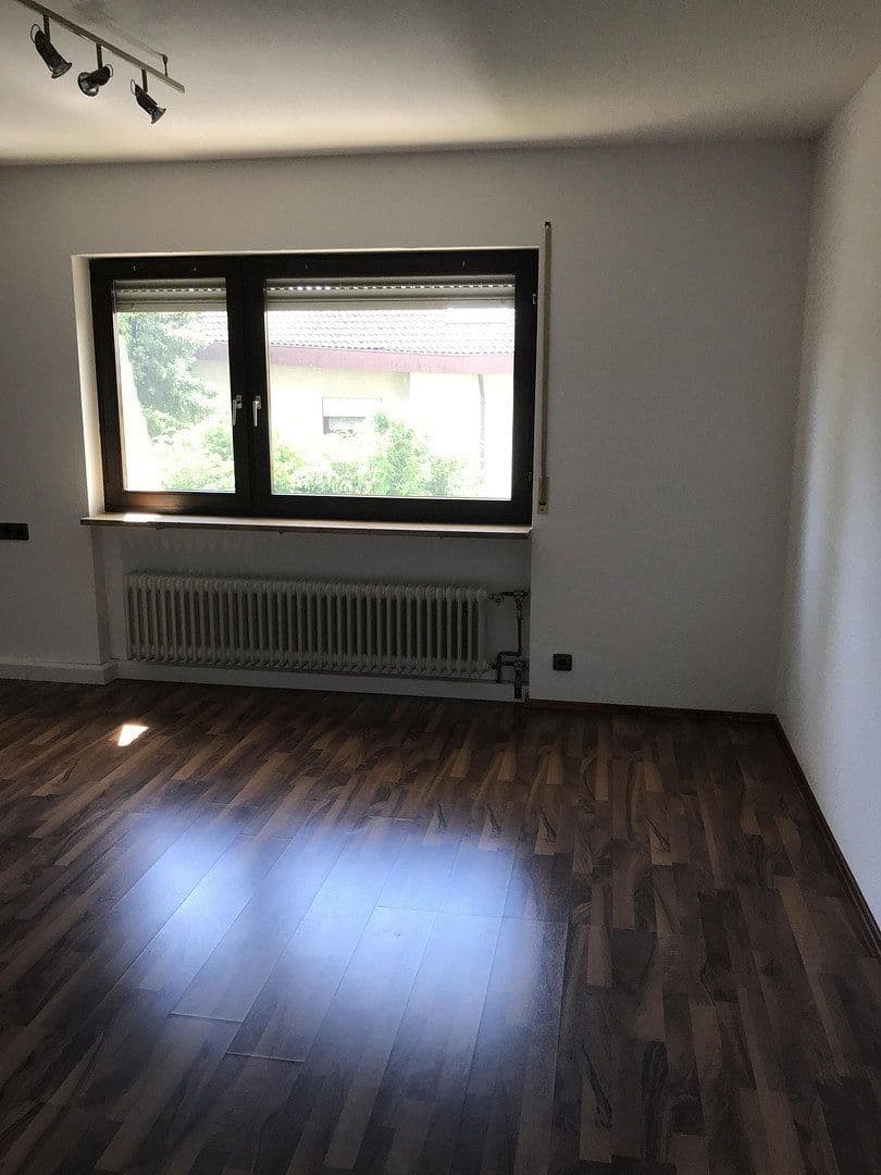 Pronájem bytu 3+1 100 m², Friedrichsberg 46, Stuttgart, Bádensko-Württembersko Pronájem bytu 3+1 100 m², Friedrichsberg 46, Stuttgart, Bádensko-Württembersko