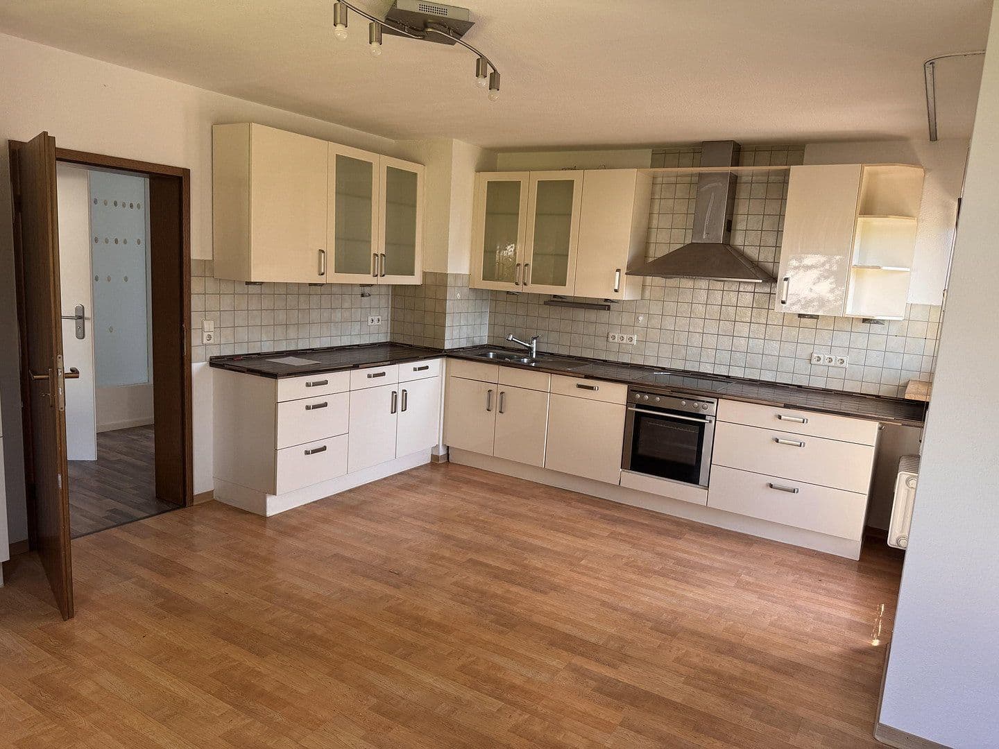 Pronájem bytu 3+1 100 m², Friedrichsberg 46, Stuttgart, Bádensko-Württembersko Pronájem bytu 3+1 100 m², Friedrichsberg 46, Stuttgart, Bádensko-Württembersko