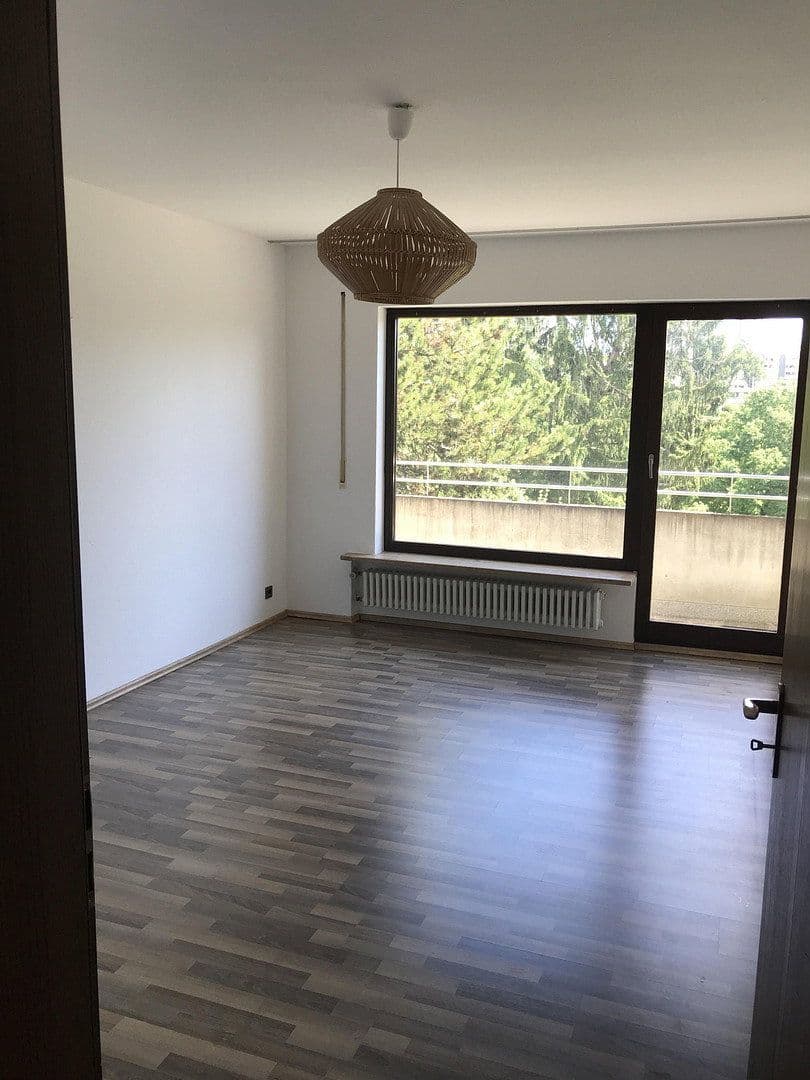 Pronájem bytu 3+1 100 m², Friedrichsberg 46, Stuttgart, Bádensko-Württembersko Pronájem bytu 3+1 100 m², Friedrichsberg 46, Stuttgart, Bádensko-Württembersko