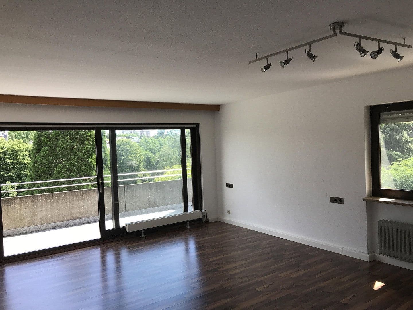 Pronájem bytu 3+1 100 m², Friedrichsberg 46, Stuttgart, Bádensko-Württembersko Pronájem bytu 3+1 100 m², Friedrichsberg 46, Stuttgart, Bádensko-Württembersko