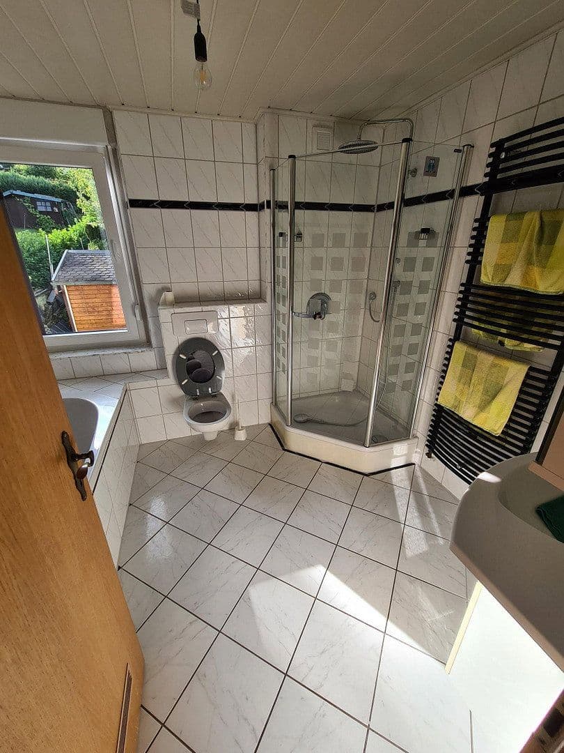 Pronájem domu 159 m², pozemek 575 m², Velbert, Severní Porýní-Vestfálsko Pronájem domu 159 m², pozemek 575 m², Velbert, Severní Porýní-Vestfálsko