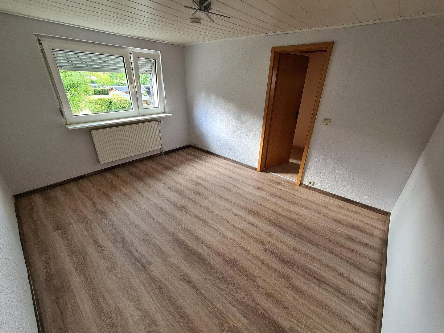 Pronájem domu 159 m², pozemek 575 m², Velbert, Severní Porýní-Vestfálsko Pronájem domu 159 m², pozemek 575 m², Velbert, Severní Porýní-Vestfálsko