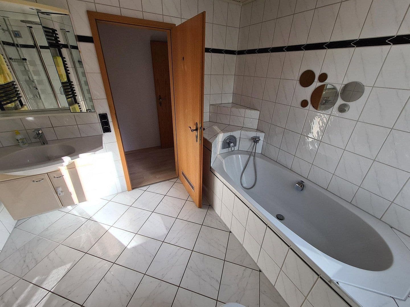 Pronájem domu 159 m², pozemek 575 m², Velbert, Severní Porýní-Vestfálsko Pronájem domu 159 m², pozemek 575 m², Velbert, Severní Porýní-Vestfálsko