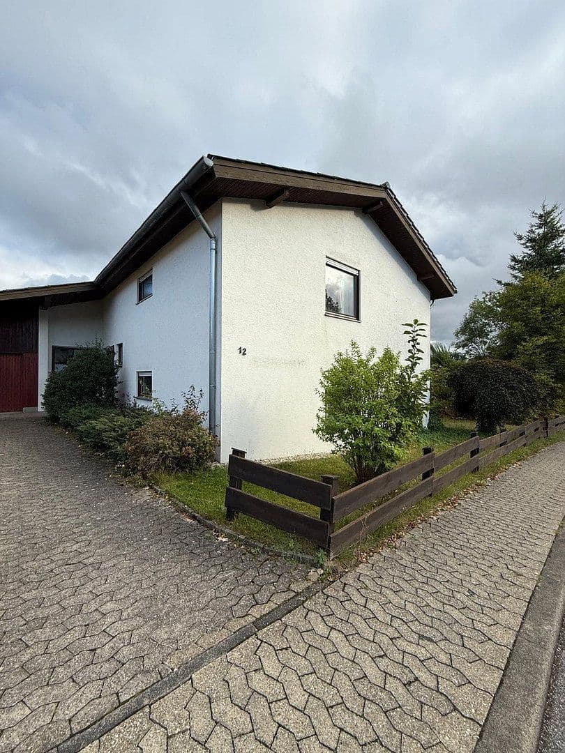 Prodej domu 190 m², pozemek 975 m², Simmern/Hunsrück, Porýní-Falc Prodej domu 190 m², pozemek 975 m², Simmern/Hunsrück, Porýní-Falc
