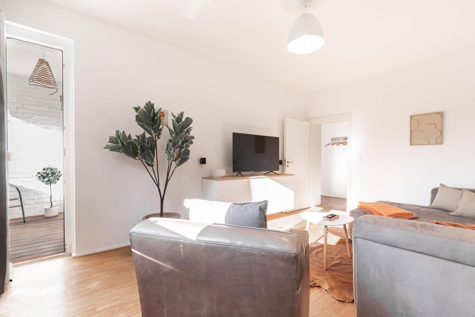 Pronájem bytu 2+1 51 m², Neckarstr. 22, Düsseldorf, Severní Porýní-Vestfálsko Pronájem bytu 2+1 51 m², Neckarstr. 22, Düsseldorf, Severní Porýní-Vestfálsko
