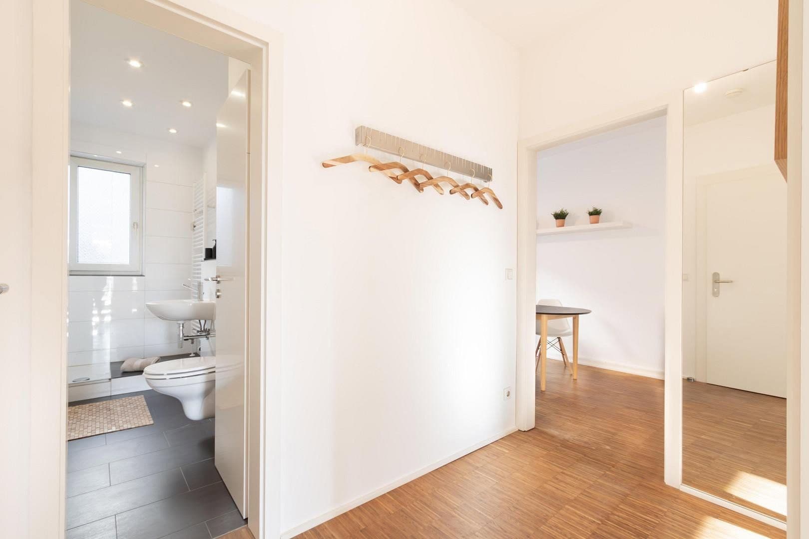 Pronájem bytu 2+1 51 m², Neckarstr. 22, Düsseldorf, Severní Porýní-Vestfálsko Pronájem bytu 2+1 51 m², Neckarstr. 22, Düsseldorf, Severní Porýní-Vestfálsko