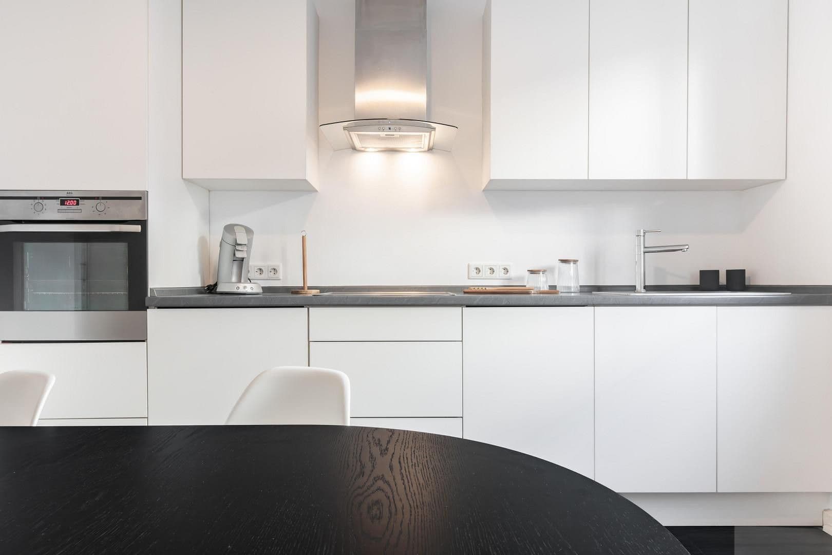 Pronájem bytu 2+1 51 m², Neckarstr. 22, Düsseldorf, Severní Porýní-Vestfálsko Pronájem bytu 2+1 51 m², Neckarstr. 22, Düsseldorf, Severní Porýní-Vestfálsko