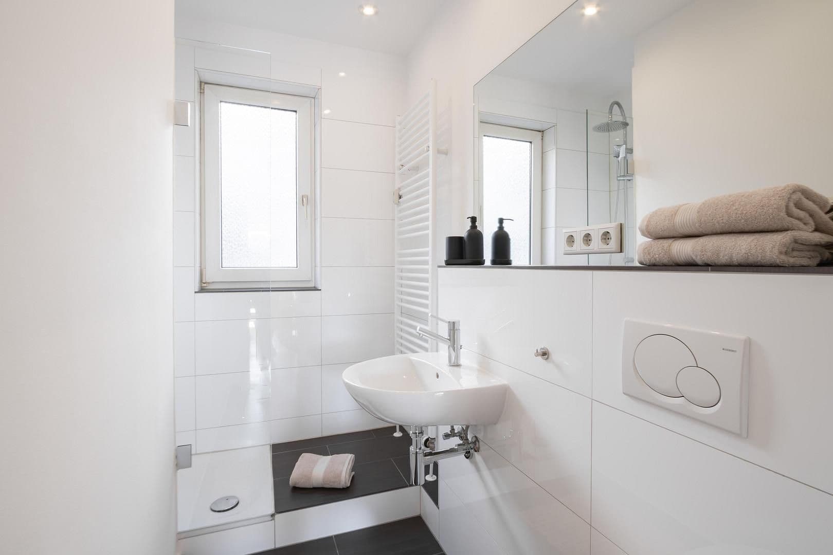 Pronájem bytu 2+1 51 m², Neckarstr. 22, Düsseldorf, Severní Porýní-Vestfálsko Pronájem bytu 2+1 51 m², Neckarstr. 22, Düsseldorf, Severní Porýní-Vestfálsko
