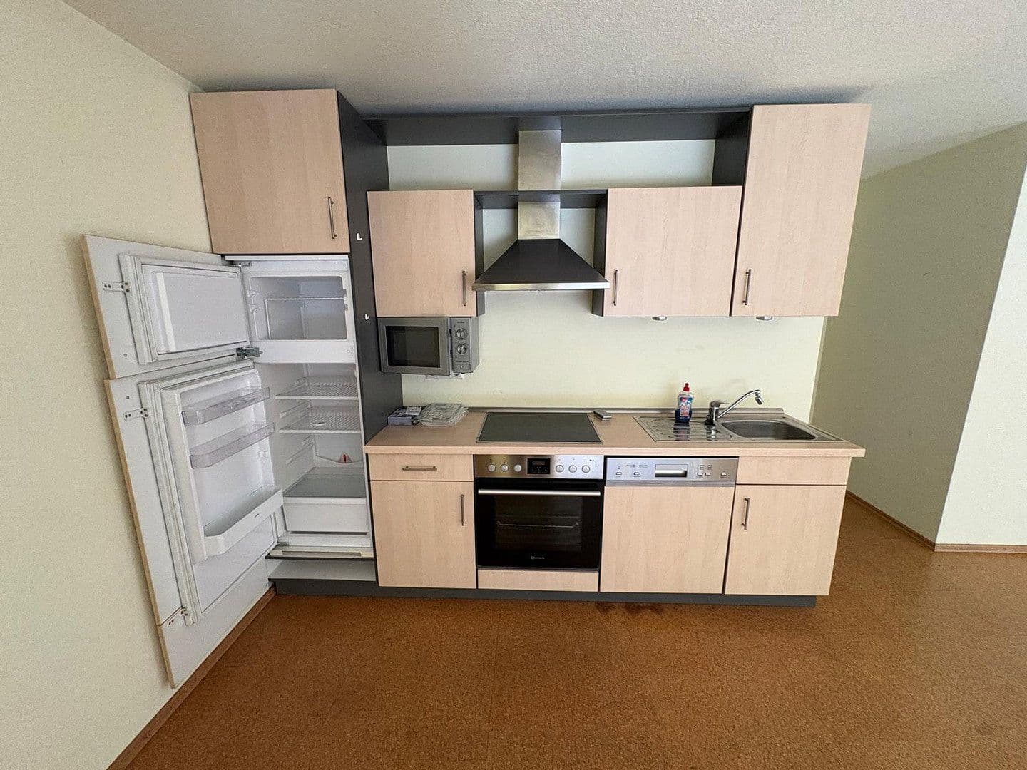 Pronájem bytu 2+1 66 m², Simmozheim, Bádensko-Württembersko Pronájem bytu 2+1 66 m², Simmozheim, Bádensko-Württembersko