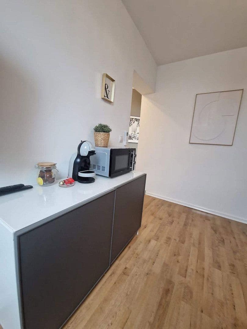 Pronájem bytu 1+1 20 m², Ludwigshafen am Rhein, Porýní-Falc Pronájem bytu 1+1 20 m², Ludwigshafen am Rhein, Porýní-Falc