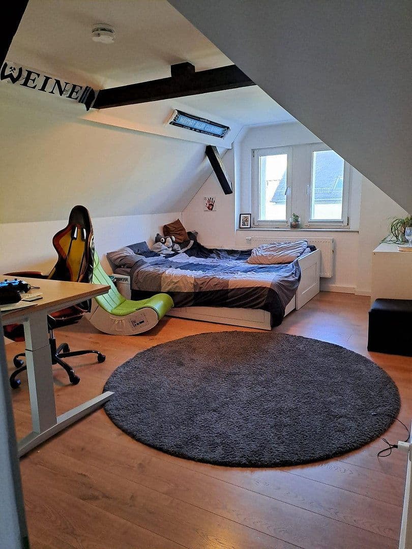 Pronájem bytu 6+1 145 m², Paul-Seydel-Str. 20, Limbach-Oberfrohna, Sasko Pronájem bytu 6+1 145 m², Paul-Seydel-Str. 20, Limbach-Oberfrohna, Sasko