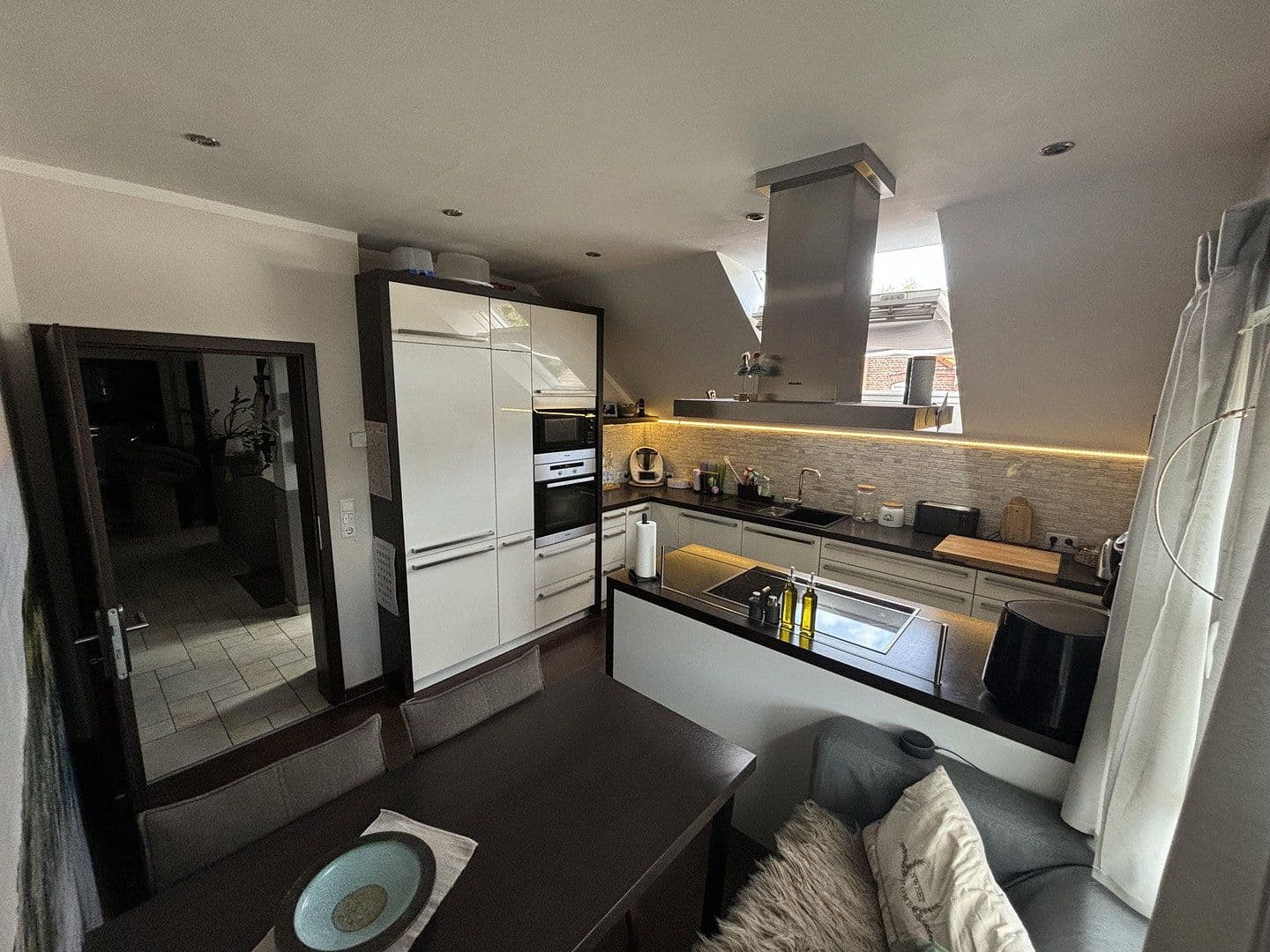 Prodej domu 147 m², pozemek 387 m², Essen, Severní Porýní-Vestfálsko Prodej domu 147 m², pozemek 387 m², Essen, Severní Porýní-Vestfálsko