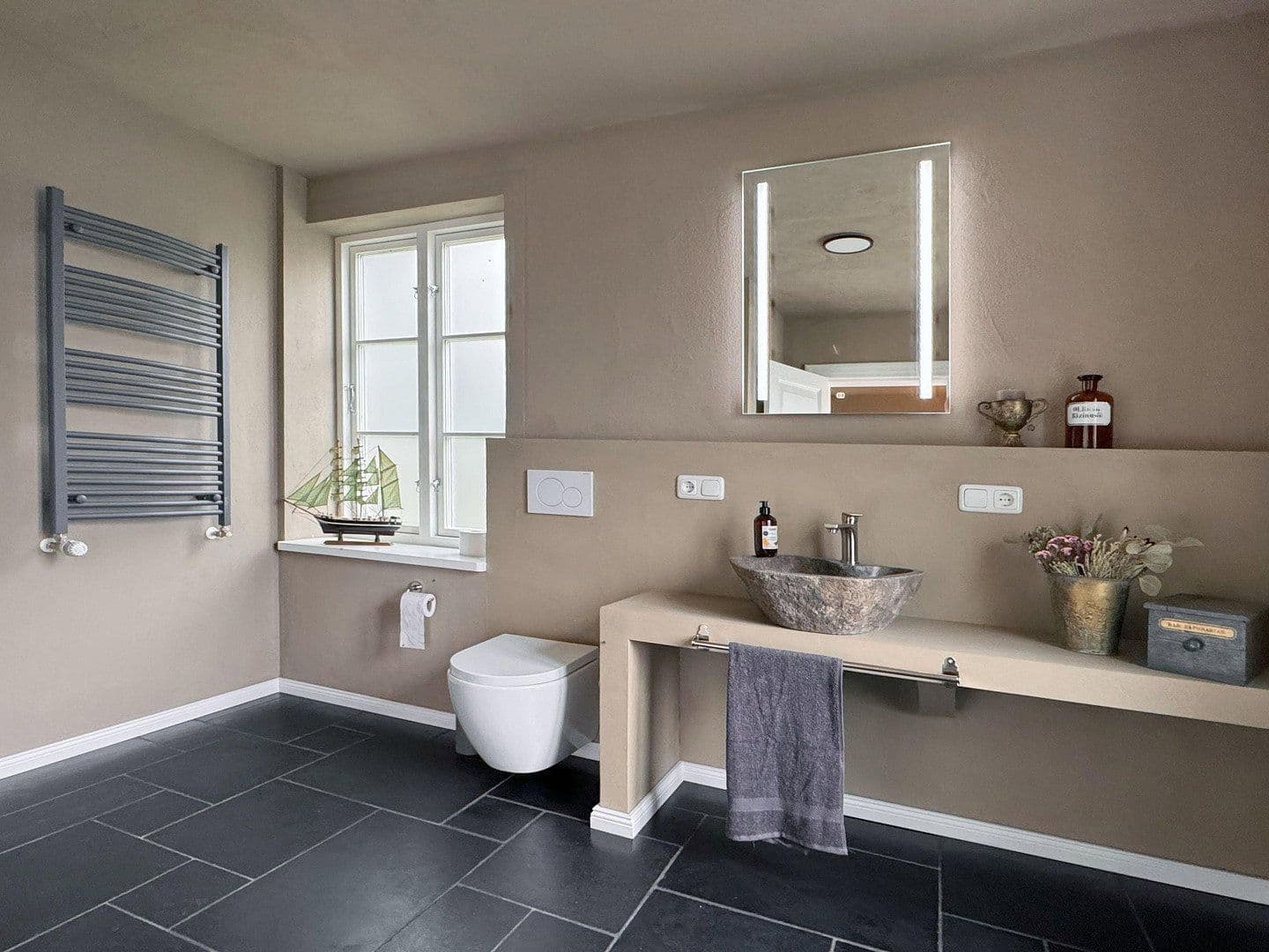 Prodej domu 180 m², pozemek 970 m², Balje, Dolní Sasko Prodej domu 180 m², pozemek 970 m², Balje, Dolní Sasko