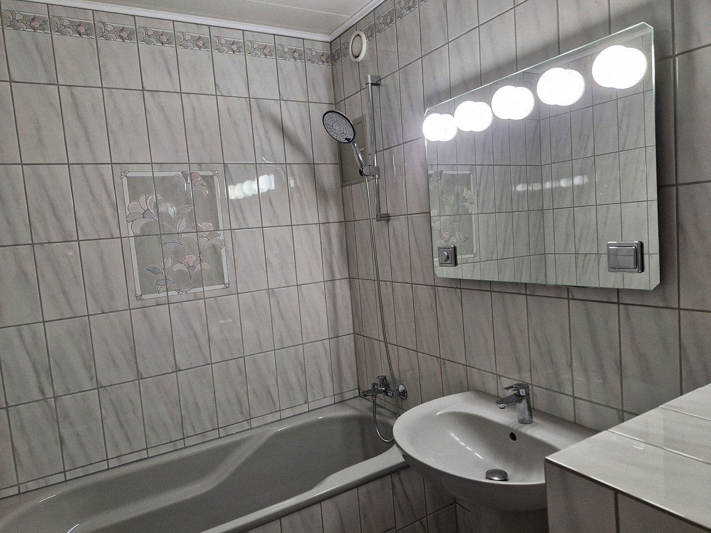 Pronájem bytu 4+1 107 m², Ludwigshafen pfingstweide, Porýní-Falc Pronájem bytu 4+1 107 m², Ludwigshafen pfingstweide, Porýní-Falc