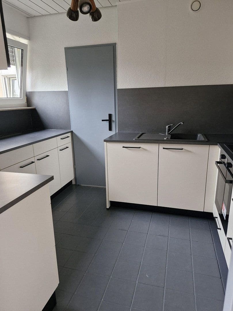 Pronájem bytu 4+1 107 m², Ludwigshafen pfingstweide, Porýní-Falc Pronájem bytu 4+1 107 m², Ludwigshafen pfingstweide, Porýní-Falc