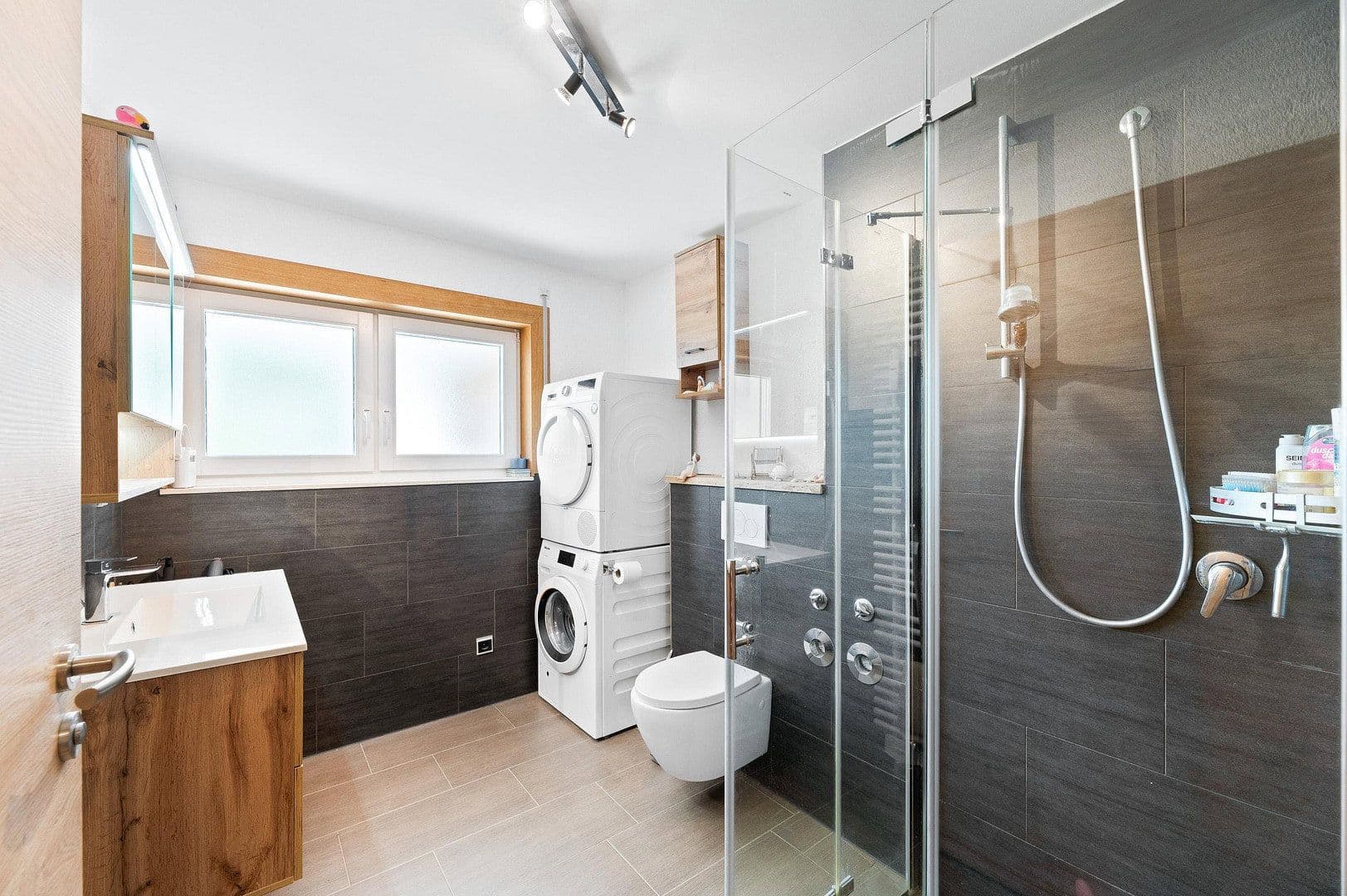 Pronájem bytu 4+1 110 m², Leonberg, Bádensko-Württembersko Pronájem bytu 4+1 110 m², Leonberg, Bádensko-Württembersko