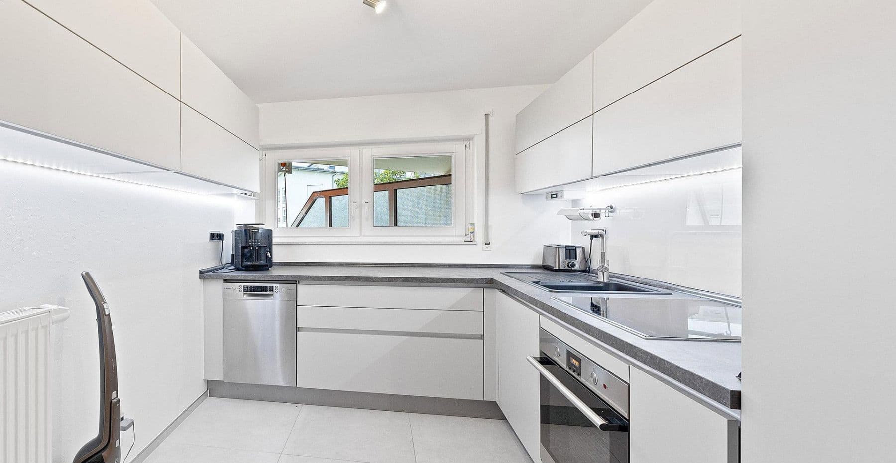 Pronájem bytu 4+1 110 m², Leonberg, Bádensko-Württembersko Pronájem bytu 4+1 110 m², Leonberg, Bádensko-Württembersko