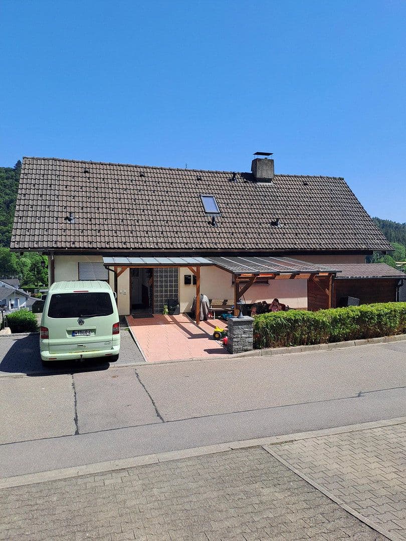 Prodej domu 252 m², pozemek 640 m², Hallauerst. 32, Stühlingen, Bádensko-Württembersko Prodej domu 252 m², pozemek 640 m², Hallauerst. 32, Stühlingen, Bádensko-Württembersko
