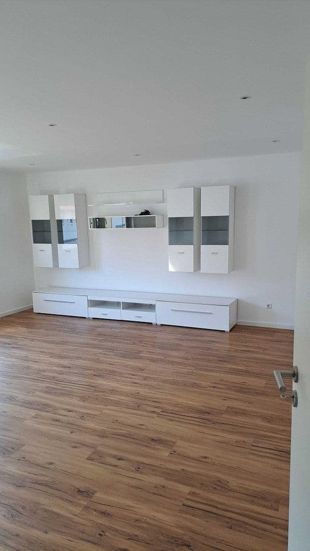 Pronájem bytu 4+kk 123 m², Bempflingen, Bádensko-Württembersko Pronájem bytu 4+kk 123 m², Bempflingen, Bádensko-Württembersko