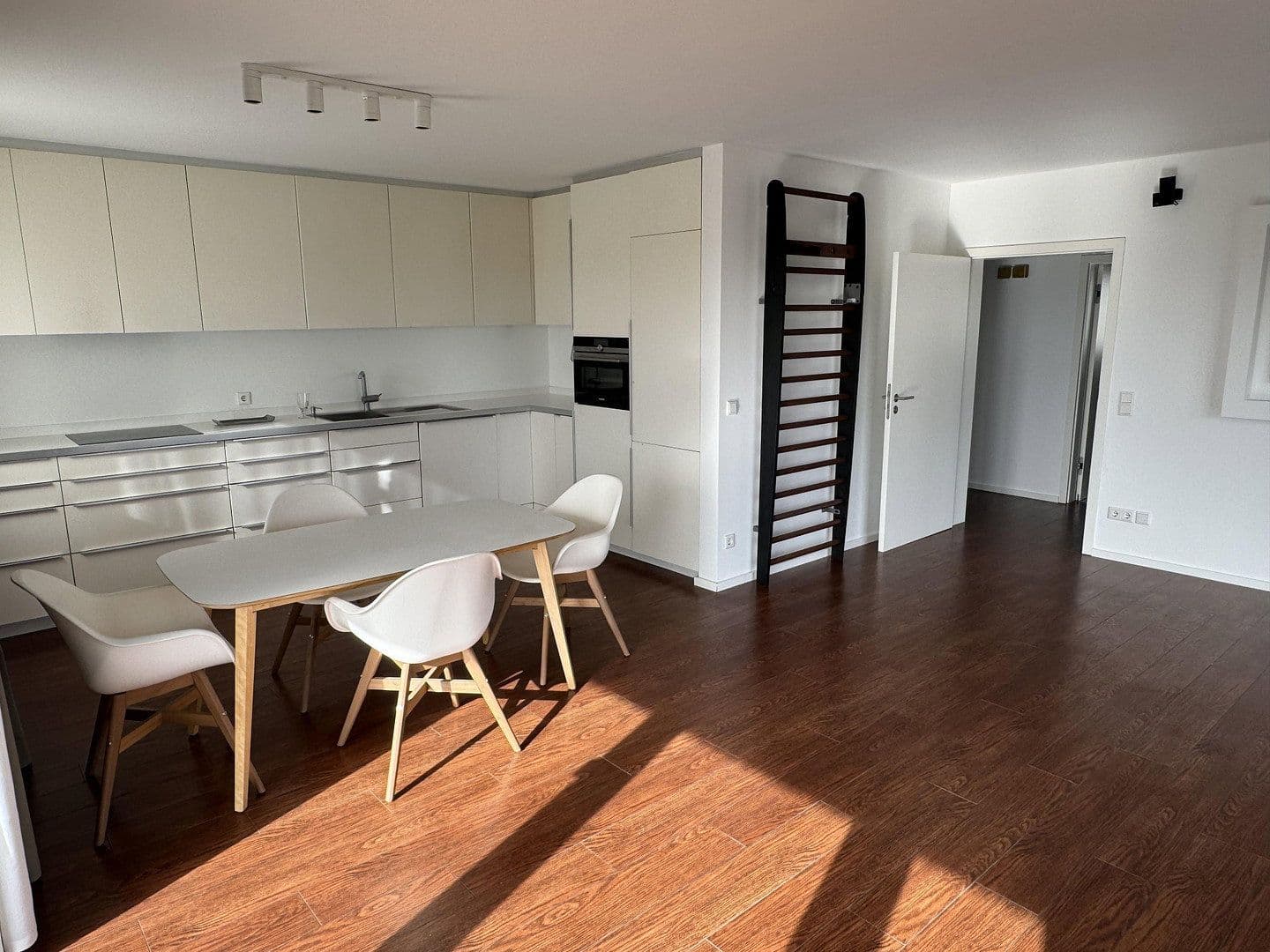Prodej bytu 4+1 110 m², Frankfurt, Hessen Prodej bytu 4+1 110 m², Frankfurt, Hessen