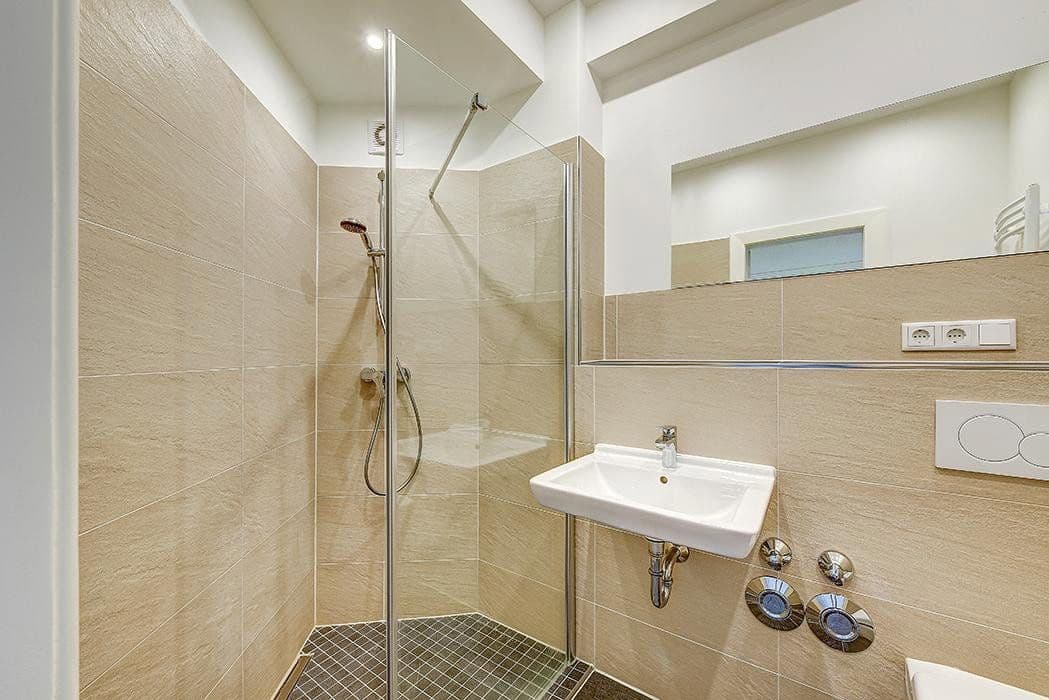 Pronájem bytu 2+1 72 m², Düsseldorf, Severní Porýní-Vestfálsko Pronájem bytu 2+1 72 m², Düsseldorf, Severní Porýní-Vestfálsko