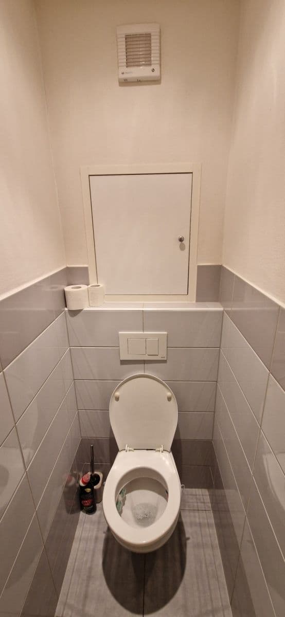 Pronájem bytu 2+1 54 m², Pod Lipami, Praha, Praha Pronájem bytu 2+1 54 m², Pod Lipami, Praha, Praha