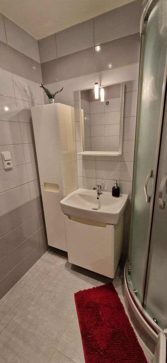 Pronájem bytu 2+1 54 m², Pod Lipami, Praha, Praha Pronájem bytu 2+1 54 m², Pod Lipami, Praha, Praha