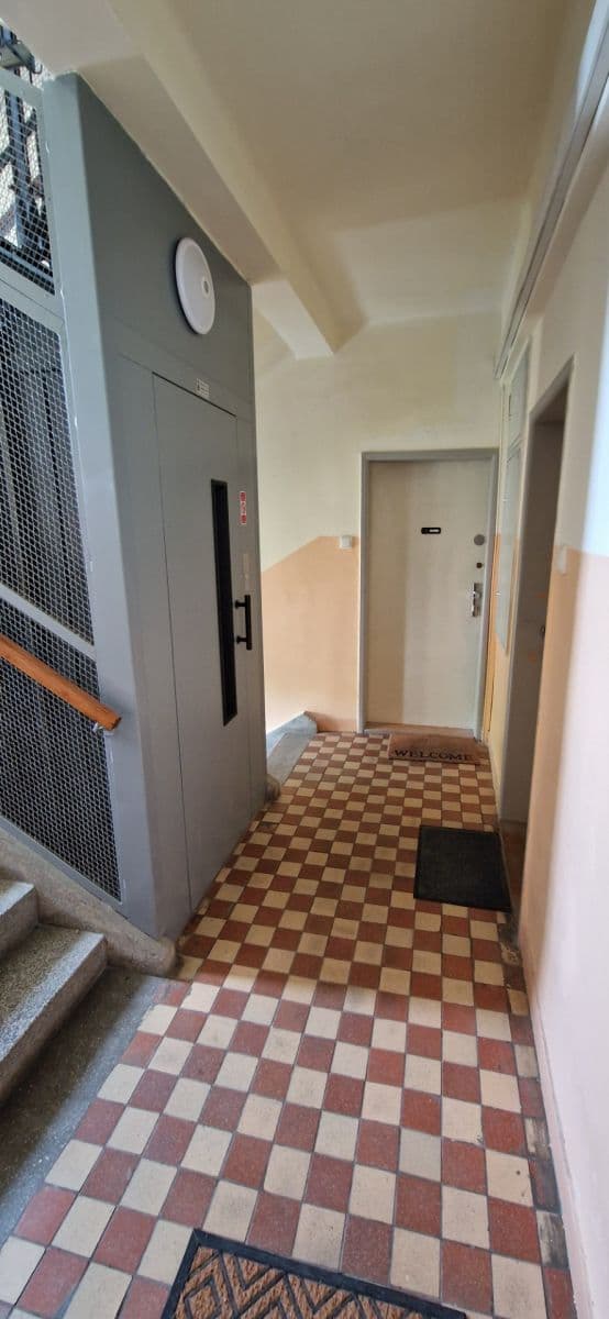 Pronájem bytu 2+1 54 m², Pod Lipami, Praha, Praha Pronájem bytu 2+1 54 m², Pod Lipami, Praha, Praha