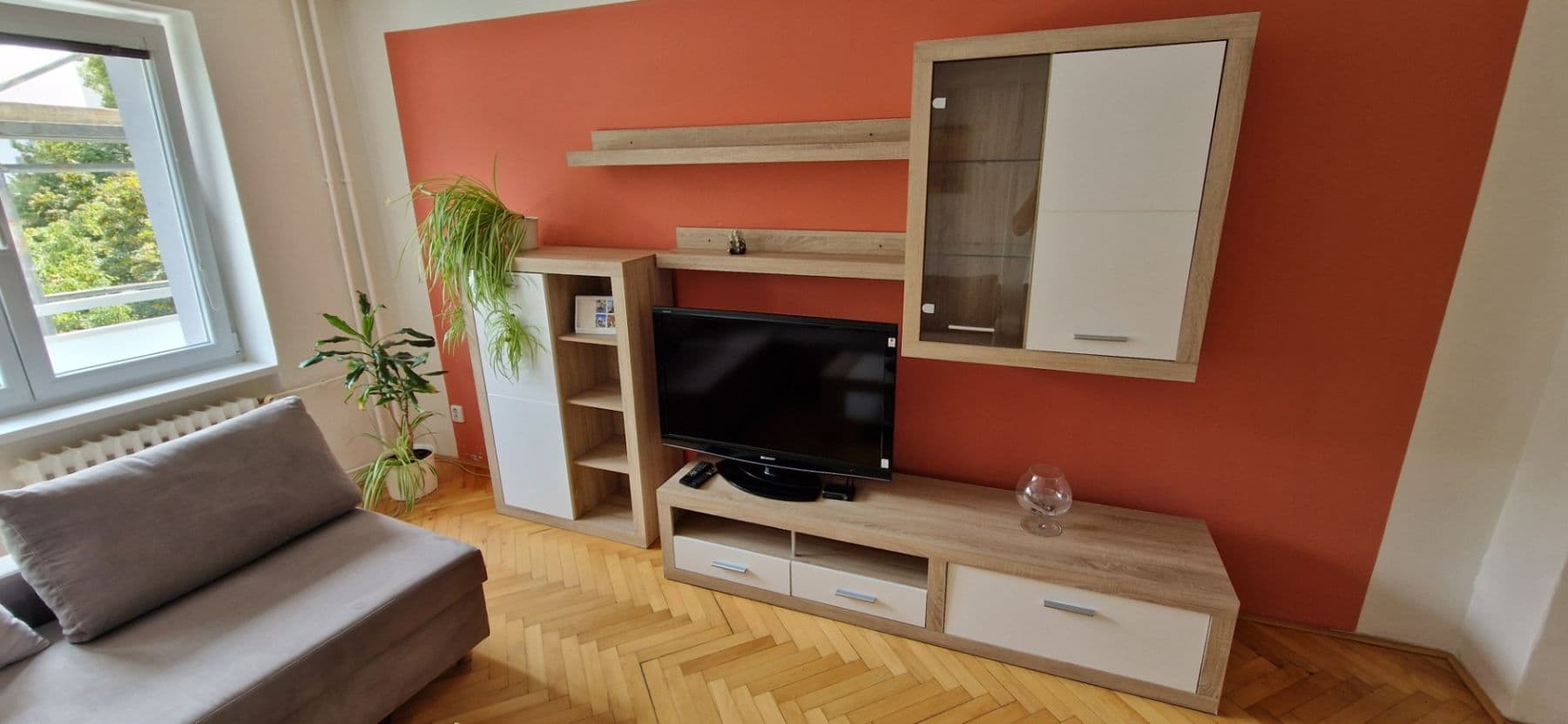 Pronájem bytu 2+1 54 m², Pod Lipami, Praha, Praha Pronájem bytu 2+1 54 m², Pod Lipami, Praha, Praha