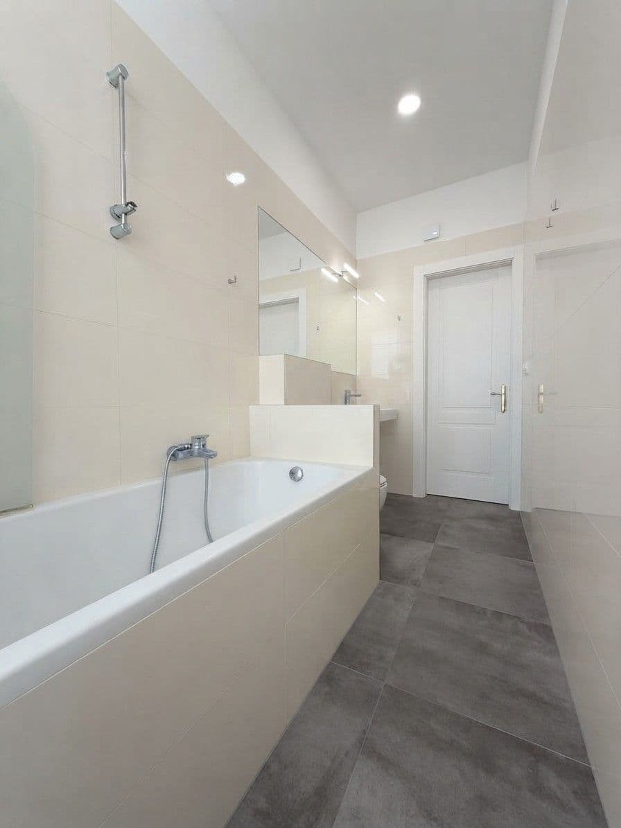 Prodej bytu 2+kk 60 m², Vítkova, Praha, Praha Prodej bytu 2+kk 60 m², Vítkova, Praha, Praha