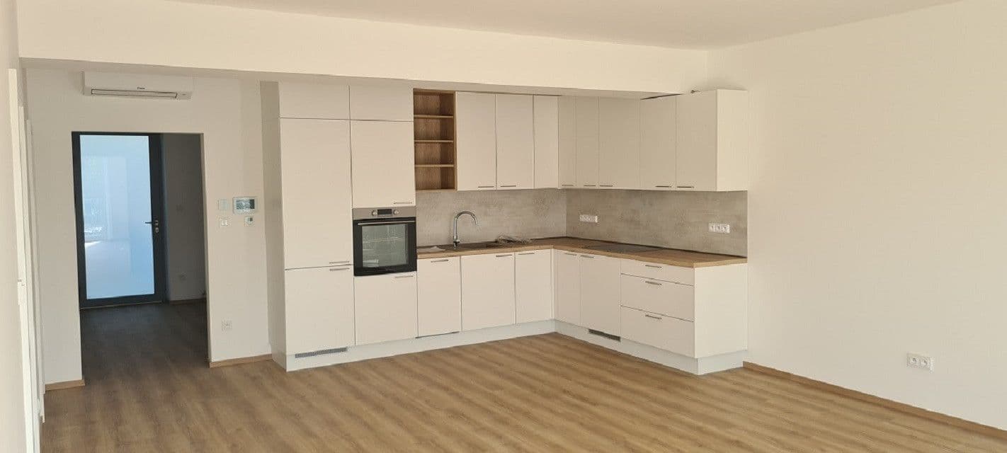 Pronájem bytu 2+kk 84 m², Hradišťská, Staré Město, Zlínský kraj Pronájem bytu 2+kk 84 m², Hradišťská, Staré Město, Zlínský kraj