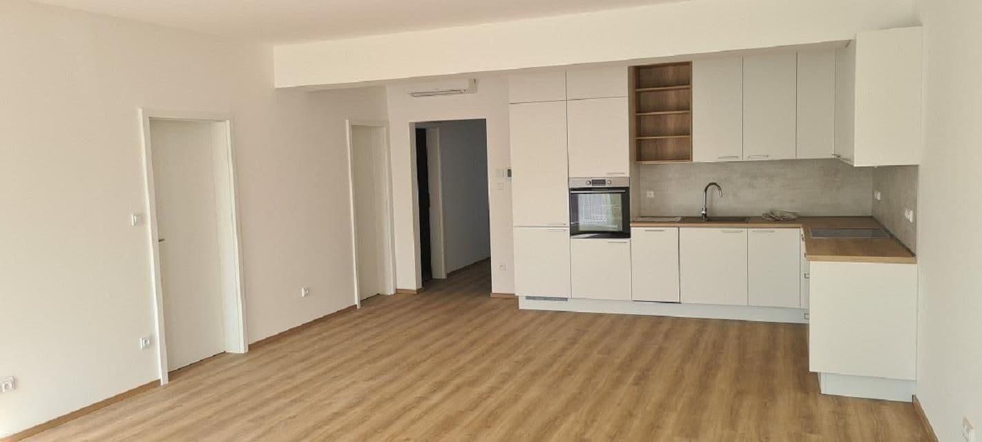 Pronájem bytu 2+kk 84 m², Hradišťská, Staré Město, Zlínský kraj Pronájem bytu 2+kk 84 m², Hradišťská, Staré Město, Zlínský kraj