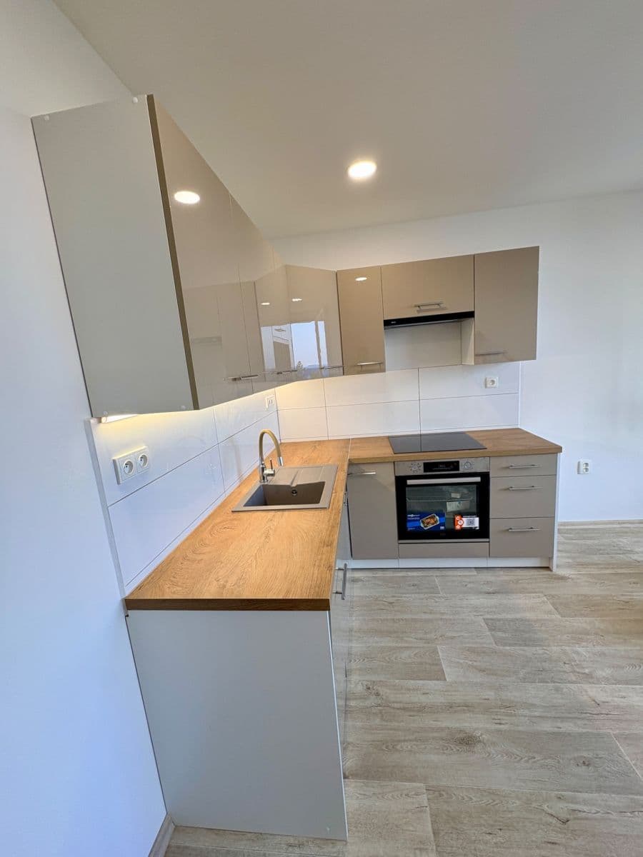 Prodej bytu 2+kk 40 m², Kutnohorská, Česká Lípa, Liberecký kraj Prodej bytu 2+kk 40 m², Kutnohorská, Česká Lípa, Liberecký kraj