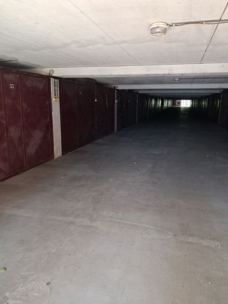 Pronájem garáže 18 m², Běhounkova, Praha, Praha Pronájem garáže 18 m², Běhounkova, Praha, Praha
