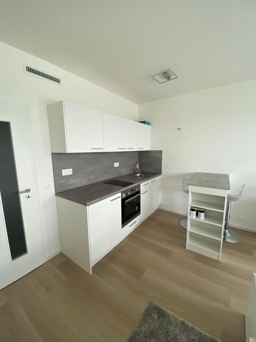 Pronájem bytu 1+kk 30 m², Kolbenova, Praha, Praha Pronájem bytu 1+kk 30 m², Kolbenova, Praha, Praha