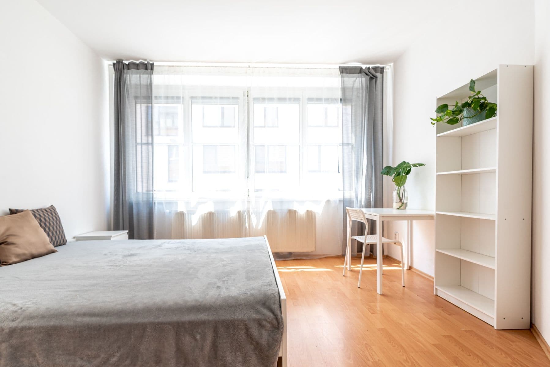 Pronájem bytu 4+1 95 m², Mickiewiczova, Bratislava - mestská časť Staré Mesto, Bratislavský kraj Pronájem bytu 4+1 95 m², Mickiewiczova, Bratislava - mestská časť Staré Mesto, Bratislavský kraj