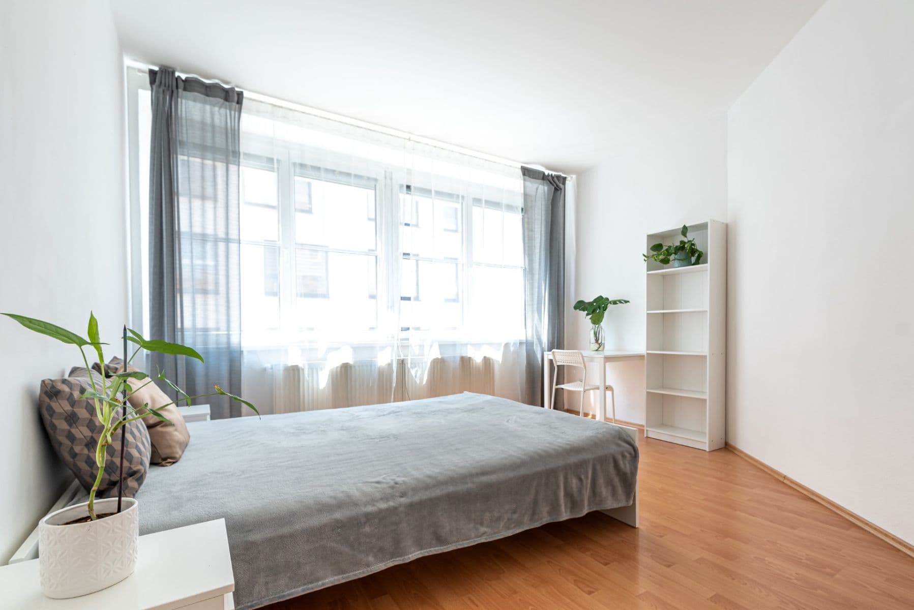 Pronájem bytu 4+1 95 m², Mickiewiczova, Bratislava - mestská časť Staré Mesto, Bratislavský kraj Pronájem bytu 4+1 95 m², Mickiewiczova, Bratislava - mestská časť Staré Mesto, Bratislavský kraj