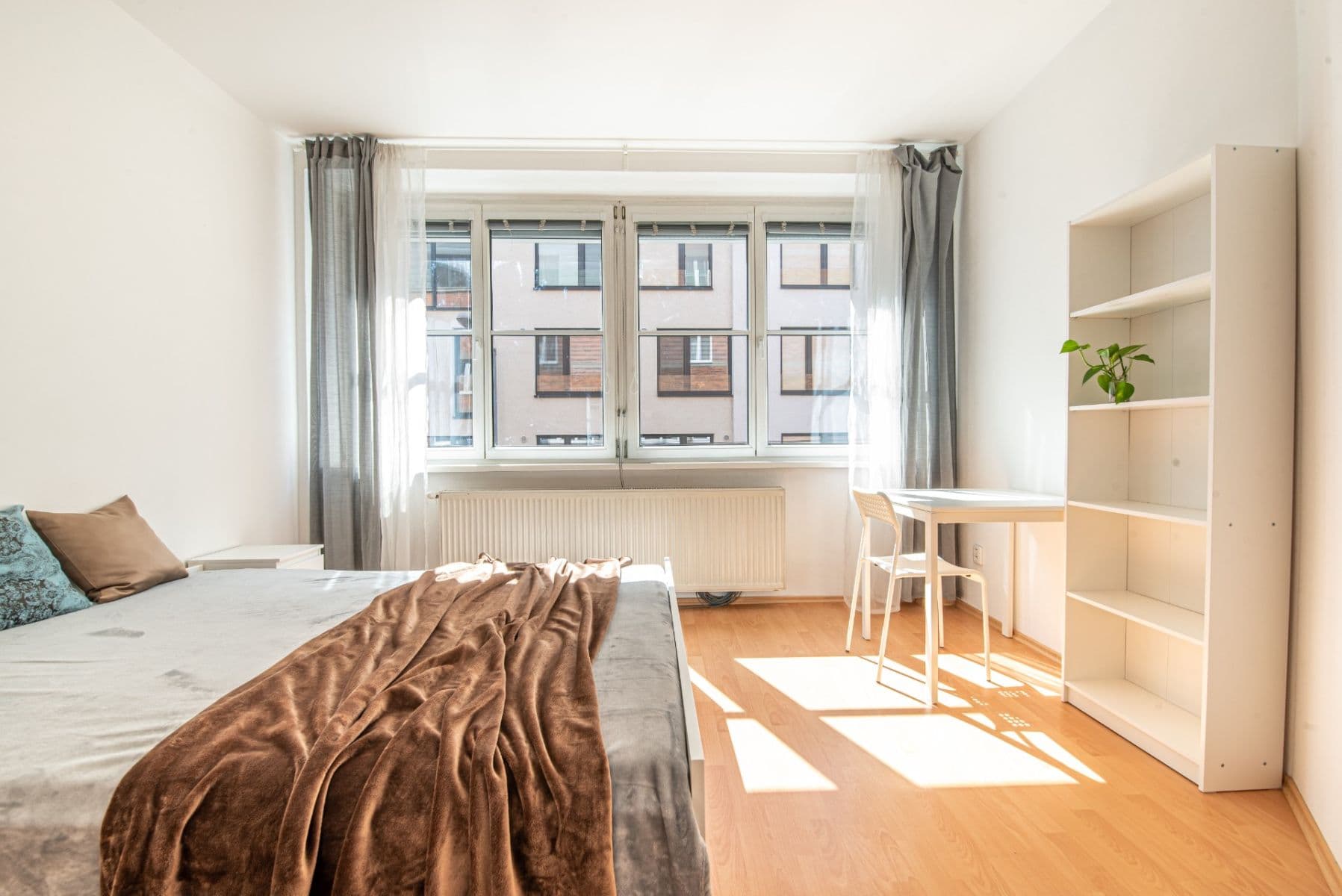Pronájem bytu 4+1 95 m², Mickiewiczova, Bratislava - mestská časť Staré Mesto, Bratislavský kraj Pronájem bytu 4+1 95 m², Mickiewiczova, Bratislava - mestská časť Staré Mesto, Bratislavský kraj