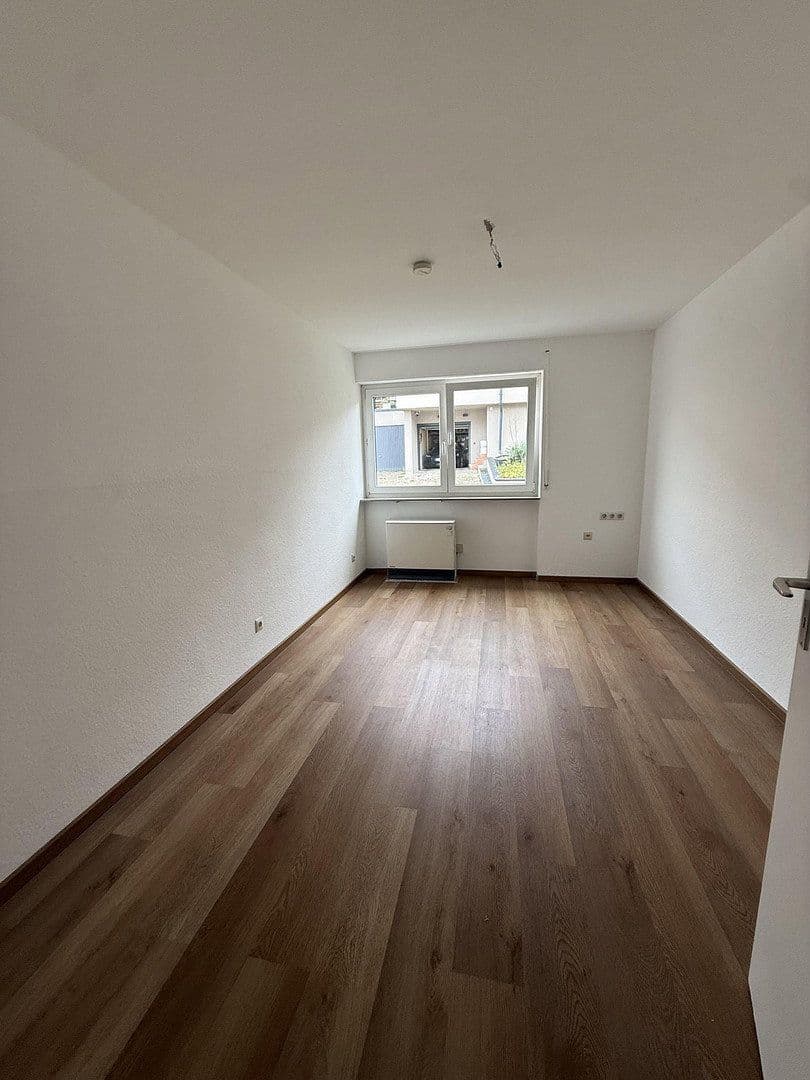 Pronájem bytu 4+1 91 m², Freiberg am Neckar, Bádensko-Württembersko Pronájem bytu 4+1 91 m², Freiberg am Neckar, Bádensko-Württembersko