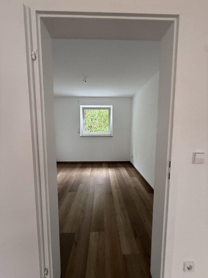 Pronájem bytu 4+1 91 m², Freiberg am Neckar, Bádensko-Württembersko Pronájem bytu 4+1 91 m², Freiberg am Neckar, Bádensko-Württembersko