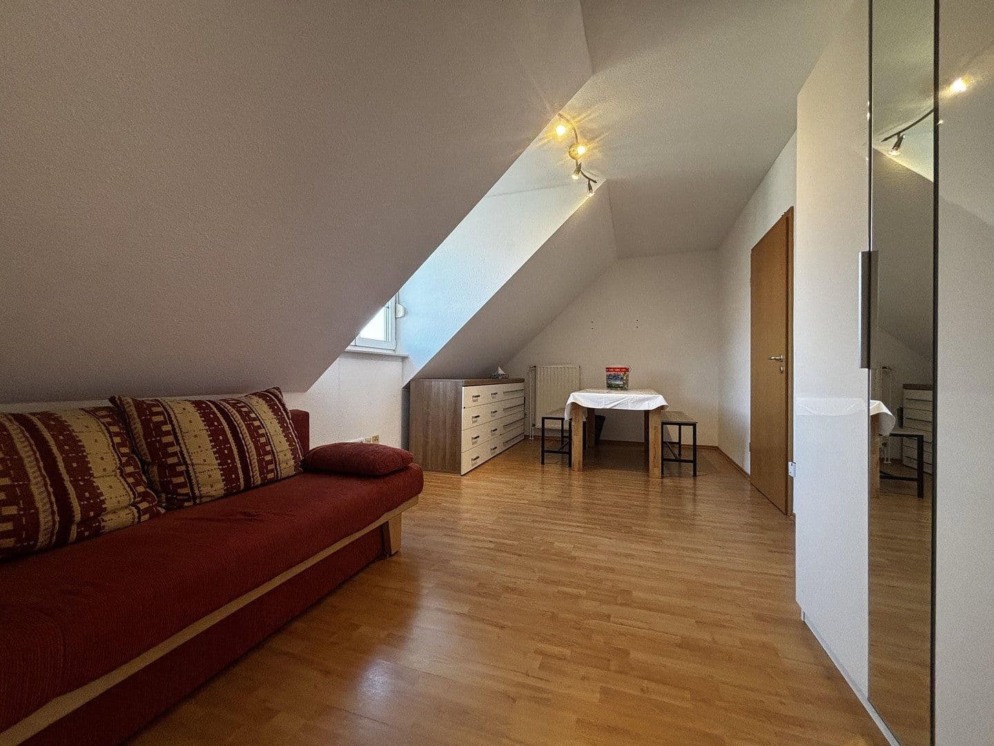 Prodej domu 144 m², pozemek 195 m², Moers, Severní Porýní-Vestfálsko Prodej domu 144 m², pozemek 195 m², Moers, Severní Porýní-Vestfálsko