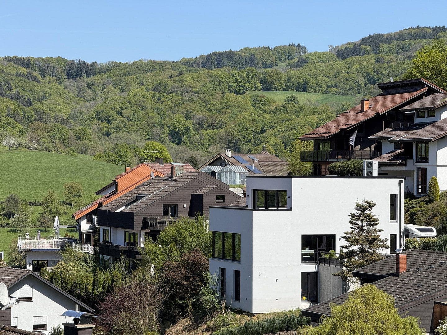 Prodej domu 300 m², pozemek 600 m², Am Steinacker 22, Gorxheimertal, Hessen Prodej domu 300 m², pozemek 600 m², Am Steinacker 22, Gorxheimertal, Hessen