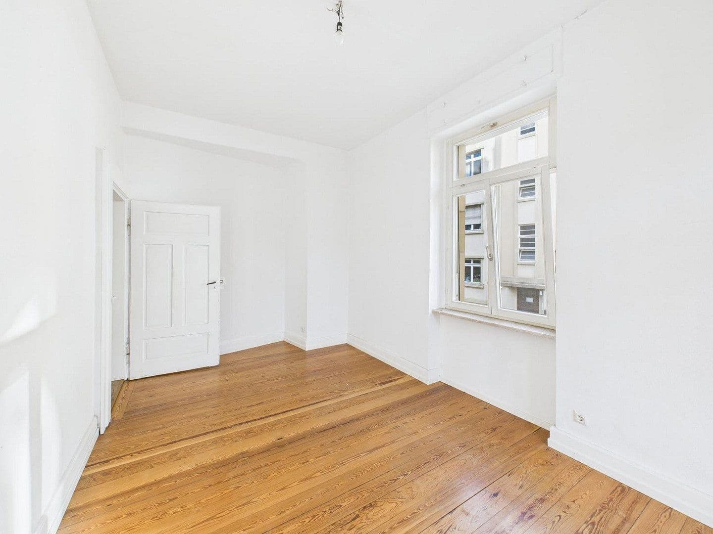 Pronájem bytu 4+1 95 m², Karlstraße 17, Baden- Baden, Bádensko-Württembersko Pronájem bytu 4+1 95 m², Karlstraße 17, Baden- Baden, Bádensko-Württembersko