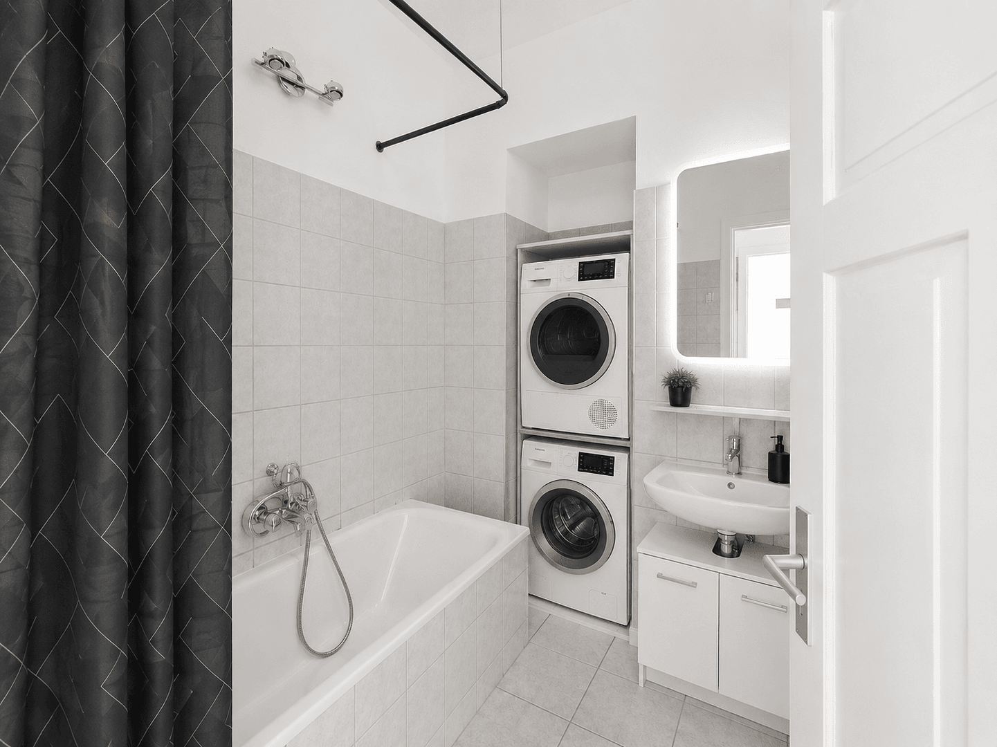 Pronájem bytu 4+1 95 m², Karlstraße 17, Baden- Baden, Bádensko-Württembersko Pronájem bytu 4+1 95 m², Karlstraße 17, Baden- Baden, Bádensko-Württembersko