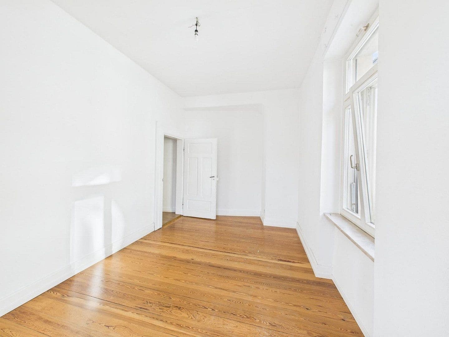 Pronájem bytu 4+1 95 m², Karlstraße 17, Baden- Baden, Bádensko-Württembersko Pronájem bytu 4+1 95 m², Karlstraße 17, Baden- Baden, Bádensko-Württembersko