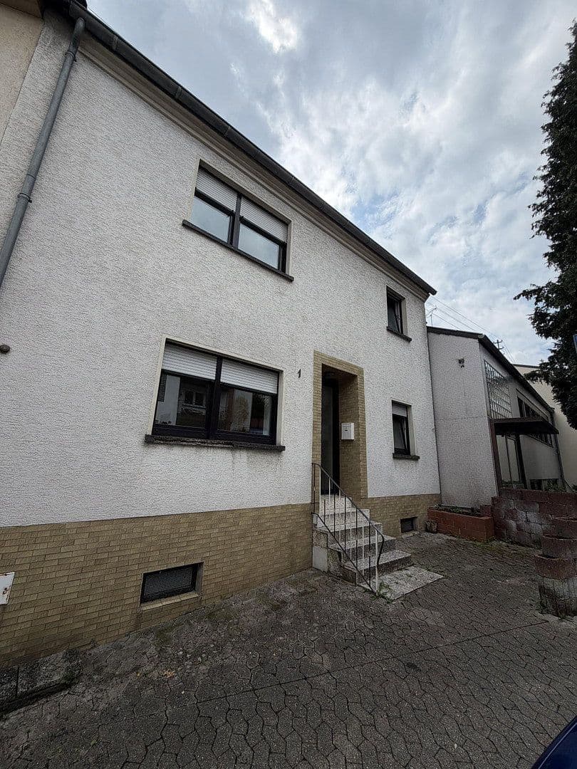 Prodej domu 184 m², pozemek 93 m², Paulsburgstr. 1, Quierschied, Země Sársko Prodej domu 184 m², pozemek 93 m², Paulsburgstr. 1, Quierschied, Země Sársko