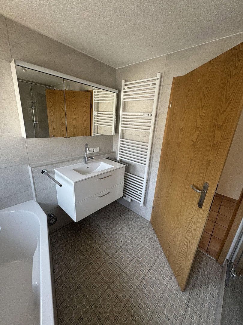 Pronájem bytu 2+kk 68 m², Bad Urach, Bádensko-Württembersko Pronájem bytu 2+kk 68 m², Bad Urach, Bádensko-Württembersko