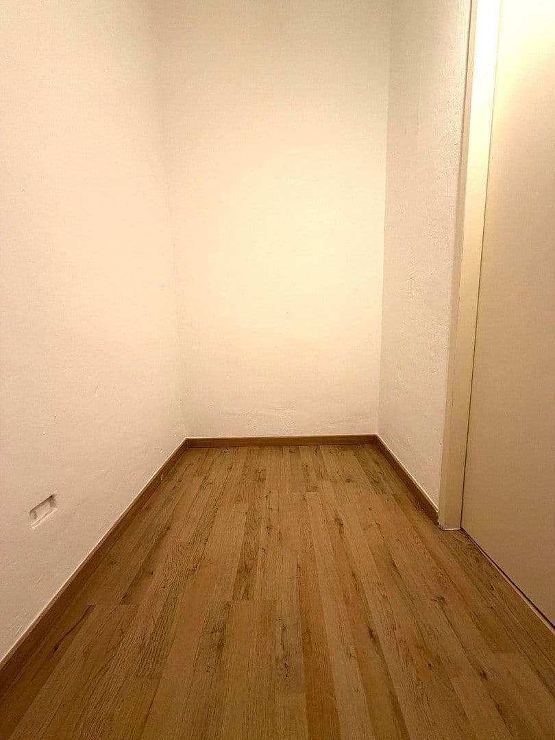 Pronájem bytu 2+1 70 m², Bismarckstraße 83, Ludwigshafen, Porýní-Falc Pronájem bytu 2+1 70 m², Bismarckstraße 83, Ludwigshafen, Porýní-Falc