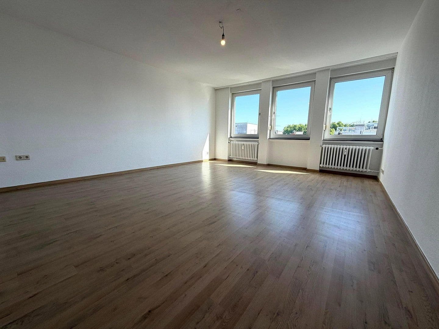 Pronájem bytu 2+1 70 m², Bismarckstraße 83, Ludwigshafen, Porýní-Falc Pronájem bytu 2+1 70 m², Bismarckstraße 83, Ludwigshafen, Porýní-Falc