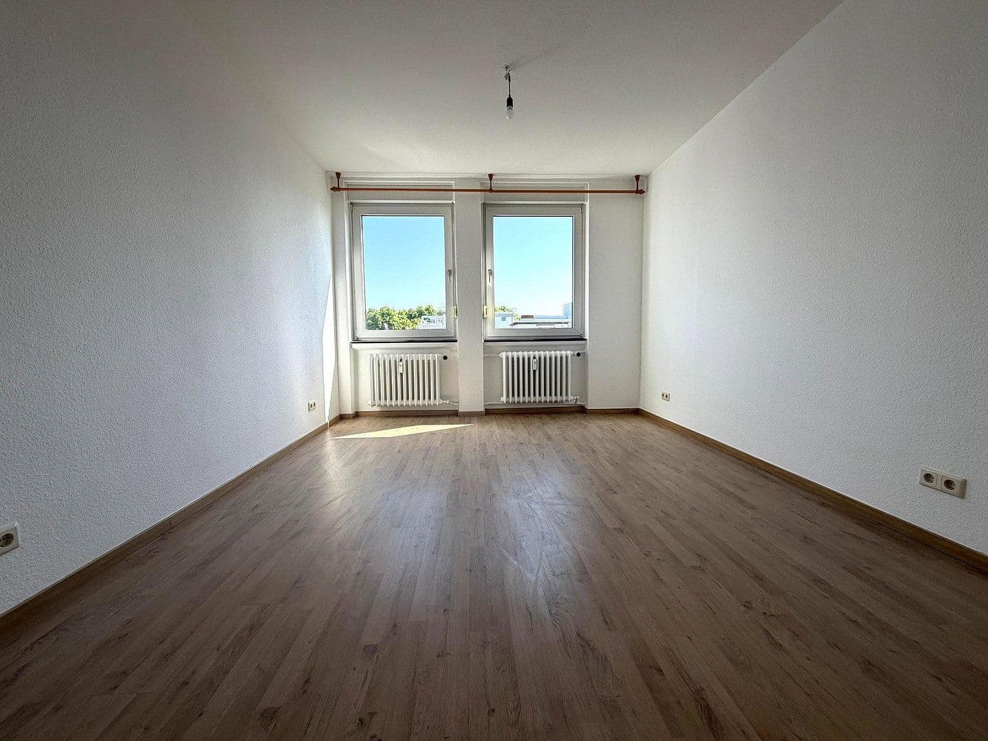 Pronájem bytu 2+1 70 m², Bismarckstraße 83, Ludwigshafen, Porýní-Falc Pronájem bytu 2+1 70 m², Bismarckstraße 83, Ludwigshafen, Porýní-Falc